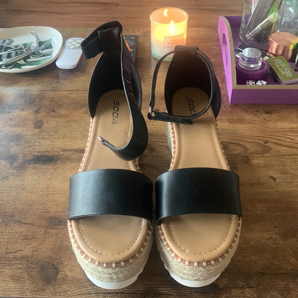 Black summer platform sandals